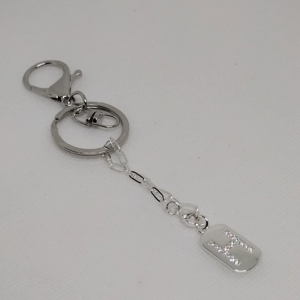 Elegant Silver Keychain with Stylish ‘H’ Pendant – Perfect Gift